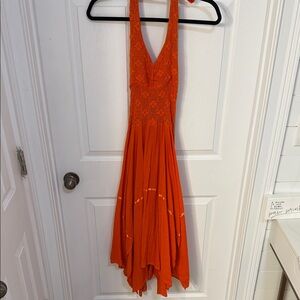 Orange halter V-neck maxi dress with a flowy skirt size small